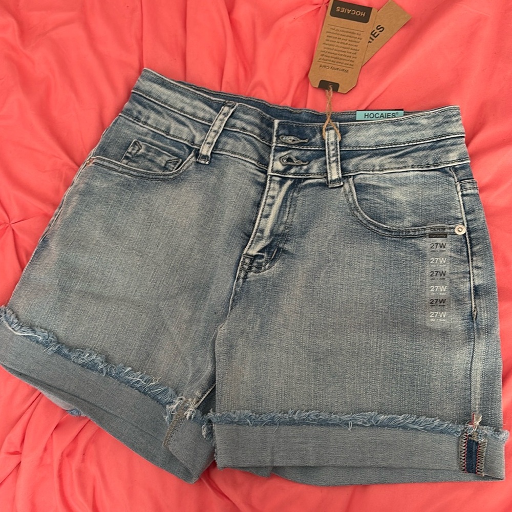 HOCAIES Womens Juniors Jean Shorts Folded Hem Denim Shorts, Size 27W. NWT!